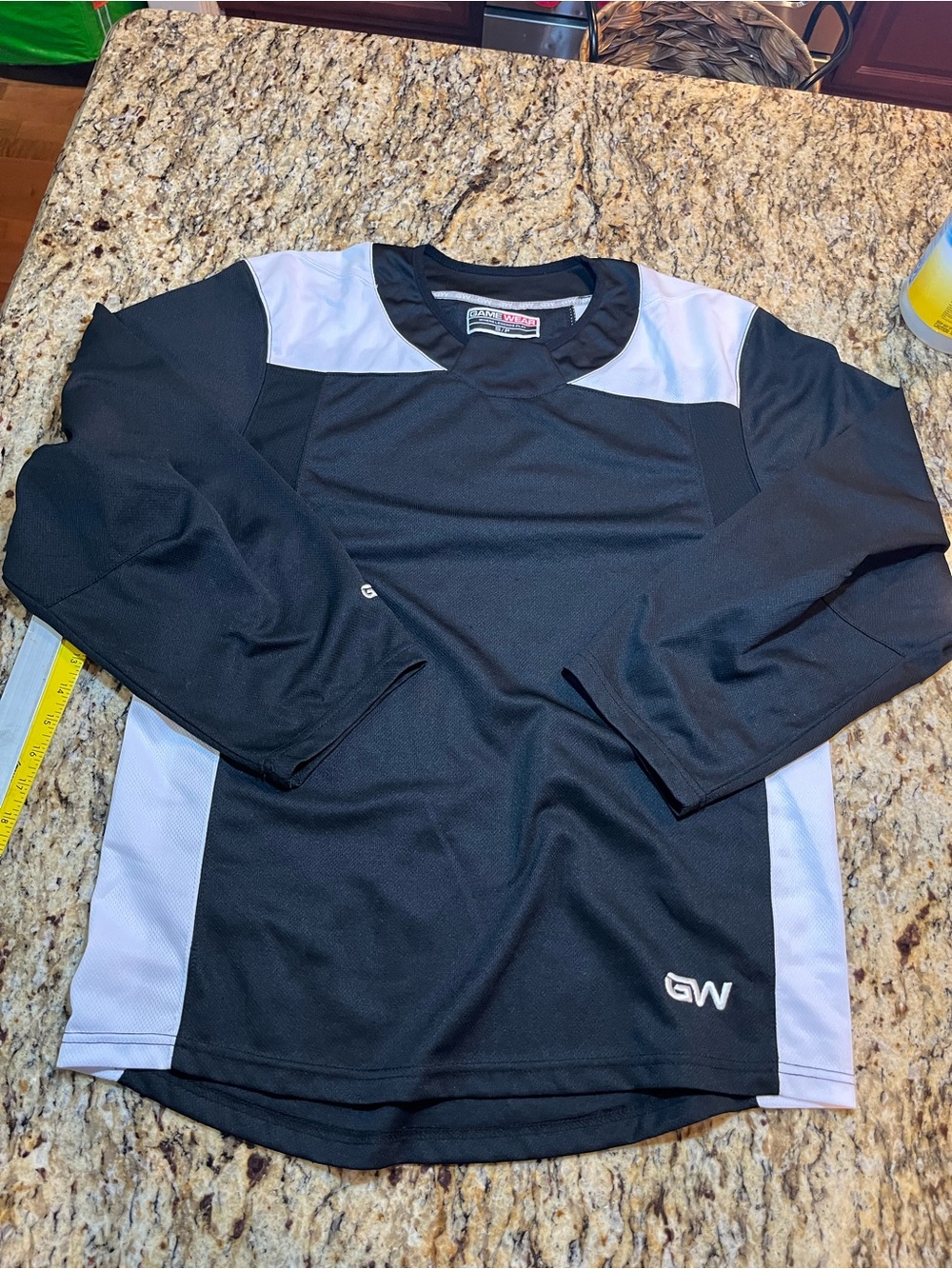 Men Black & White Long-Sleeve Athletic Top size small